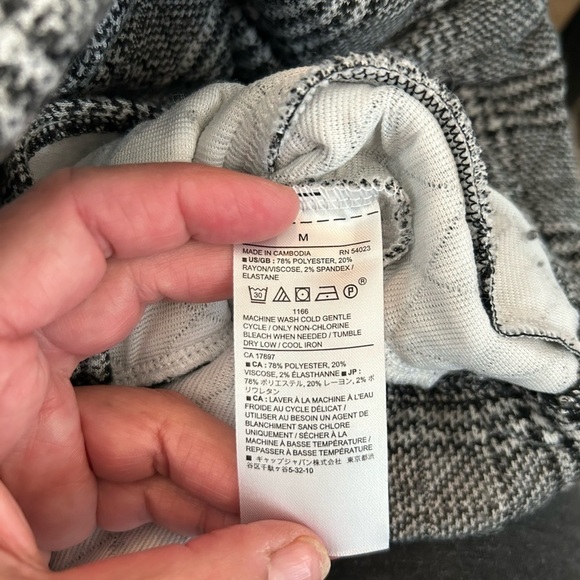 Banana Republic Quilted Plaid Blazer with Zipper & Pockets Size Medium - Picture 5 of 6